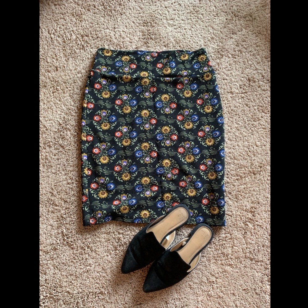 Cassie lularoe skirt